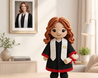 Benutzerdefinierte Abschlussfeier Häkelpuppe, personalisierte graduiertes Andenken, Amigurumi Senior Geschenkdekor