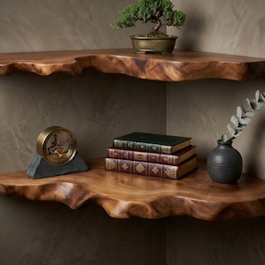 Zwevende houten hoekplank met levende rand, handgemaakte massief houten wandplank, natuurlijke boomrand rustiek huis- en boerderijdecor