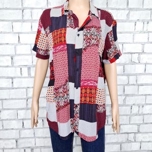 Bluzka w stylu vintage z patchworkiem: abstrakcyjna koszula w stylu boho z kołnierzykiem (rozmiar L)