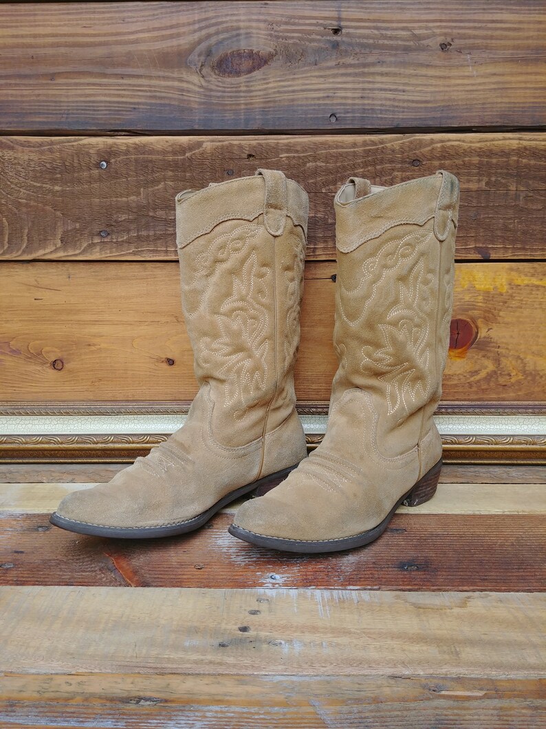 beige cowgirl boots