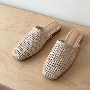 Mules de piel trenzada color crema, sandalias planas de punta cuadrada, zapatos de rafia, sandalias de verano