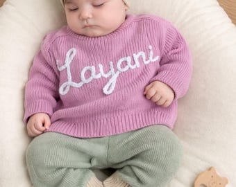 Suéter personalizado com nome do bebê, suéter de tricô personalizado, roupa de Páscoa para bebê, presente bordado para bebê, suéter de lembrança para recém-nascido.