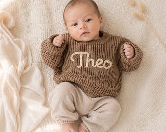 Suéter de bebê feito à mão com nome, suéter de bebê de tricô personalizado, roupa de bebê com nome bordado, roupa de bebê de algodão macio, presente para guardar de lembrança.