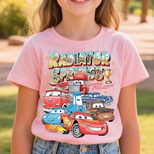 T-shirt carte postale Radiator Springs, chemise Lightning McQueen 95 pour tout-petits, sweat-shirt voitures rétro Disney, t-shirt vintage Mater and Friends image 1