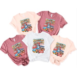 T-shirt carte postale Radiator Springs, chemise Lightning McQueen 95 pour tout-petits, sweat-shirt voitures rétro Disney, t-shirt vintage Mater and Friends image 5