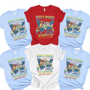 以下が含まれることがあります： 黒い持ち手と「But First, Coffee」のテキストが黒い太字でプリントされた白いセラミックマグ。マグカップはニュートラルな背景に置かれ、シンプルなデザインが際立っています。