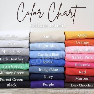 Peut inclure: Un nuancier pr&eacute;sente des sweat-shirts Gildan 18000 pli&eacute;s dans diverses couleurs. Le nuancier comprend des nuances comme le blanc, le gris cendr&eacute;, le gris sport, le heather fonc&eacute;, le vert irlandais, le vert militaire, le vert for&ecirc;t et le noir. D'autres couleurs incluent sable, bleu clair, bleu Caroline, royal, bleu indigo, marine et violet.