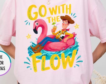 T-shirt flamant rose clair Comfort Colors®, chemise Woody Story, t-shirt vacances Disney, chemise d'été cow-boy, chemise flottante pour piscine