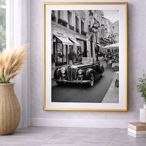Vintage Paris Auto Poster Schwarz Weiß – Oldtimer Wandbild Luxus Street Fotografie – Chanel Louis Vuitton Paris Print – Elegante arte de pared