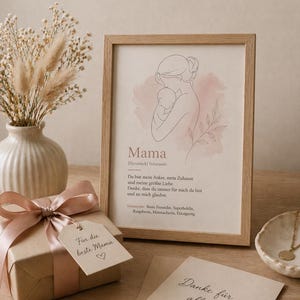 May include: A framed print with the word "Mama" and a line drawing of a mother and child. A wrapped gift with a tag that reads "Für die beste Mama" and a card that says "Danke für alles" are also present.