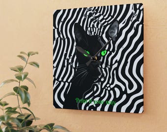 Personlig väggklocka i akryl med grönögd svart katt | Psykedeliskt zebramönster