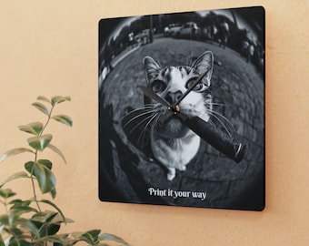 Personlig väggklocka i akryl med katt och cigarr | Fiskögefotografering i svartvitt