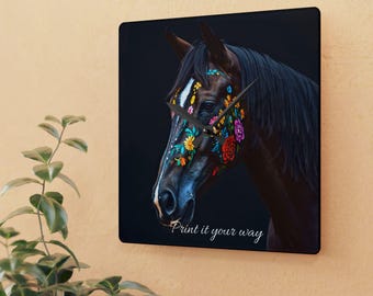 Personlig väggklocka i akryl med blommotiv, hästmotiv | Boho hästdekor