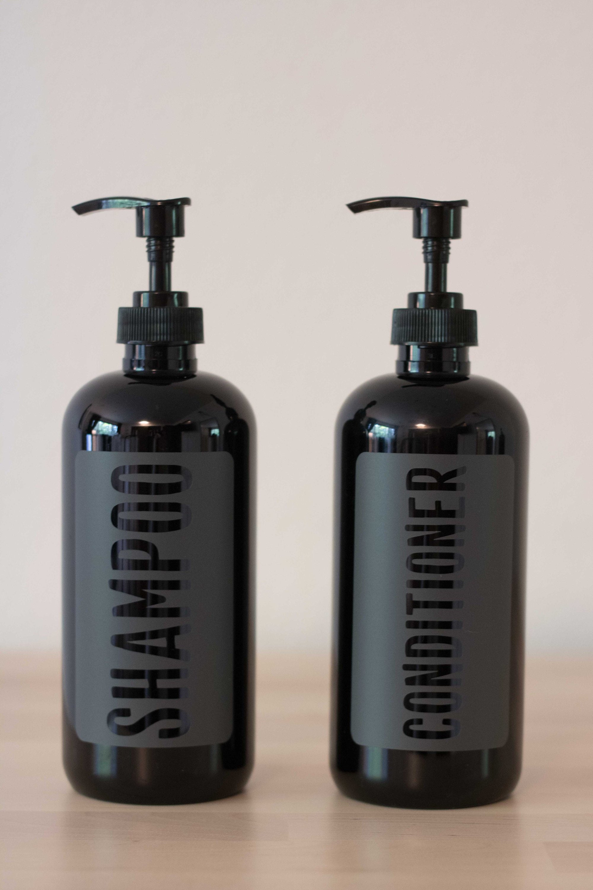 Set di dispenser shampoo e balsamo in plastica nera -  Italia