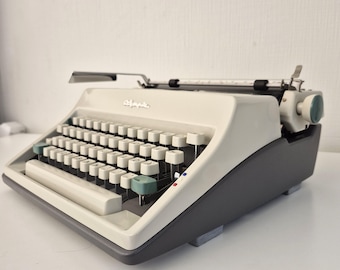Olympia SM8 Typewriter – Vintage 1970s – Fully Serviced, Top Condition with Case & New Ribbon