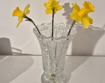 Exquisite Vintage Bohemia Style Crystal Vase – 10" (25 cm) – Heavy 24% Lead Crystal (2.7 kg / 6 lbs) – Deep Hand-Cut Star Design