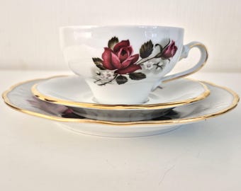 Kahla Porcelain 3-Piece Place Setting - Elegant Red Rose & Gold Rim - Vintage Collector's Cup - Classic GDR Design - Made in Germany