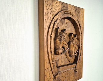 Hand-carved wooden wall art | Horse head motif in a horseshoe | Rustic wood art | Vintage wall decoration