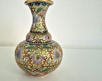 Vintage cloisonné vase | Handmade Chinese enamel art | Floral design | 18.5 cm