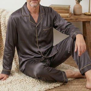 Set pigiama da uomo in raso a maniche lunghe, completo invernale da casa in seta con camicia da notte e bottoni.