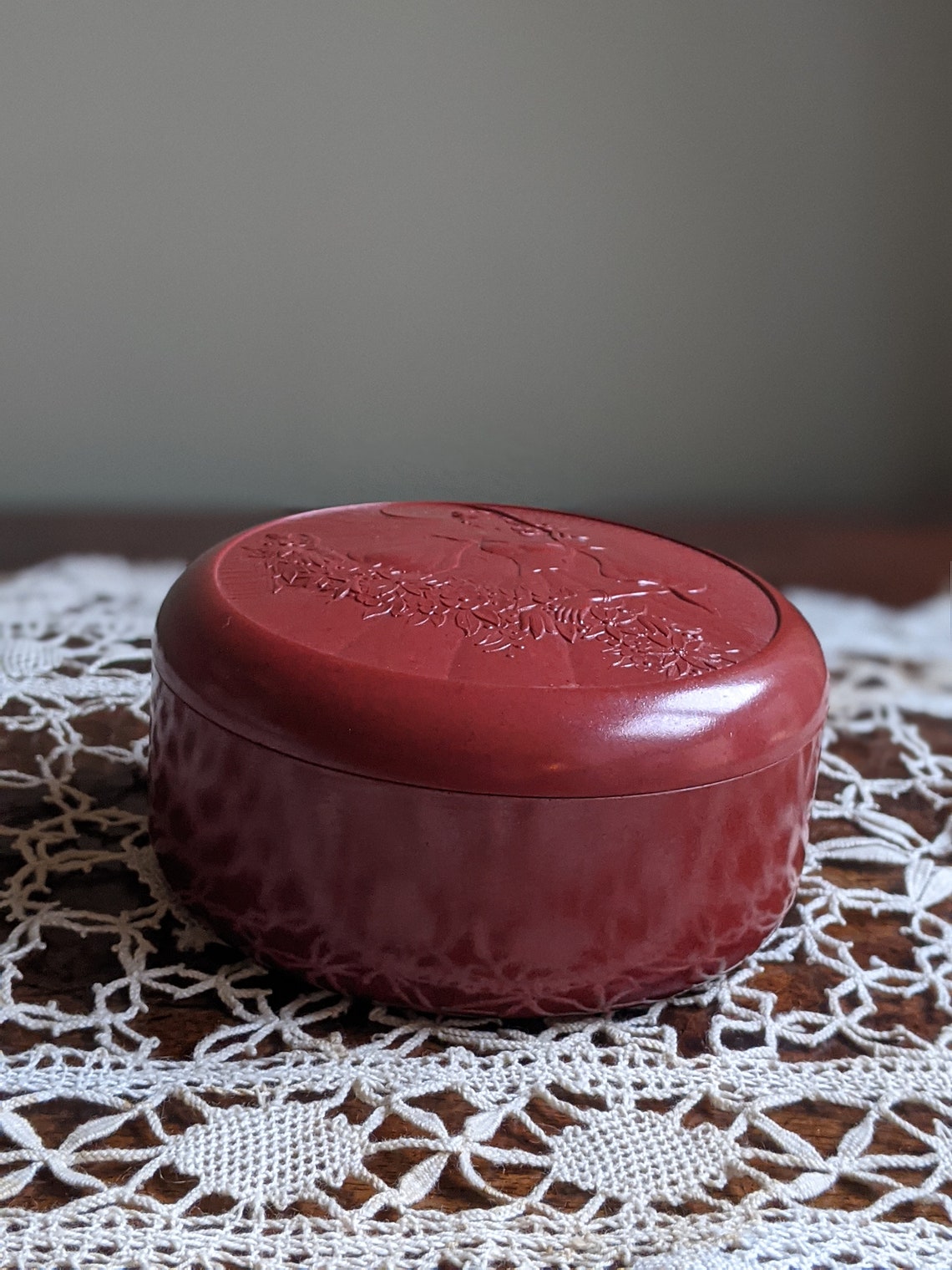 Red Bakelite Early Plastic Powder Puff Dish Lidded Dish Etsy