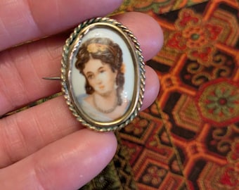 Vintage Porcelain Brooch Cameo Limoges Style