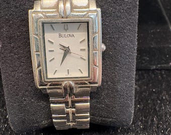 Vintage Ladies Bulova Classic Square 96T10 Quartz Wristwatch