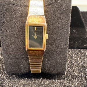 Vintage Seiko 2E20-5490 Ladies Quartz Wristwatch