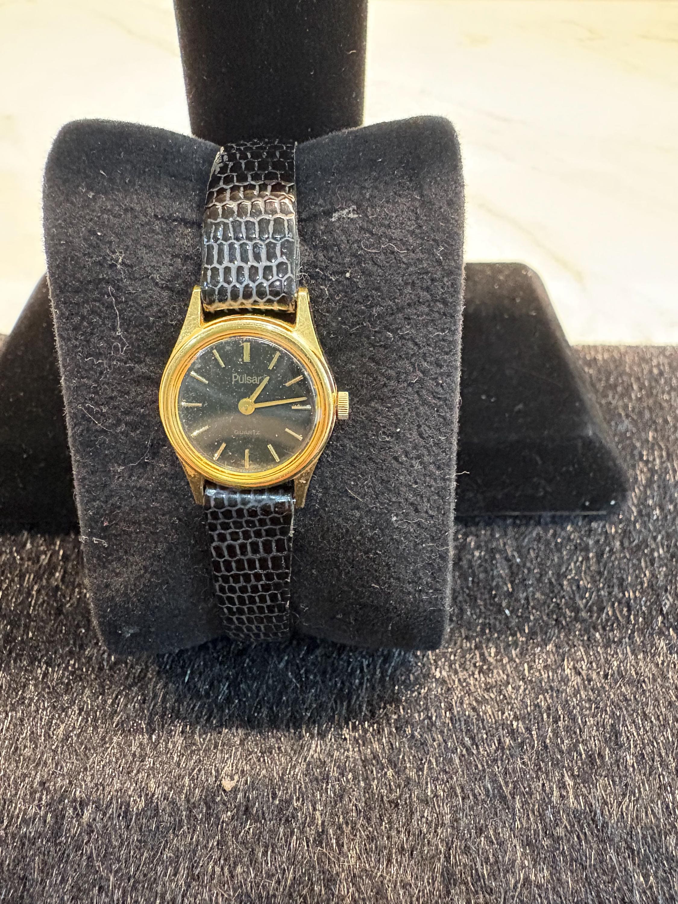 Pulsar ladies black and gold tone dress watch NEW BATTERY Vintage Pulsar Women V220-6190 Dress Gold Tone Oval Quartz  main image 3