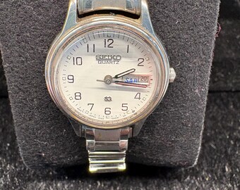 Vintage Seiko Quartz Damen Armbanduhr 3Y03 0A29