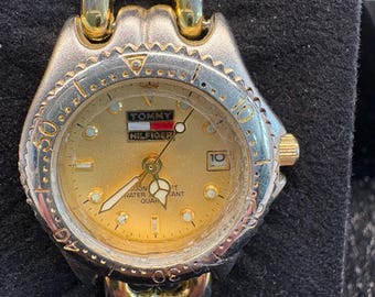 Montre à quartz Tommy Hilfiger modèle 1238 pour femme vintage des années 1990 bicolore