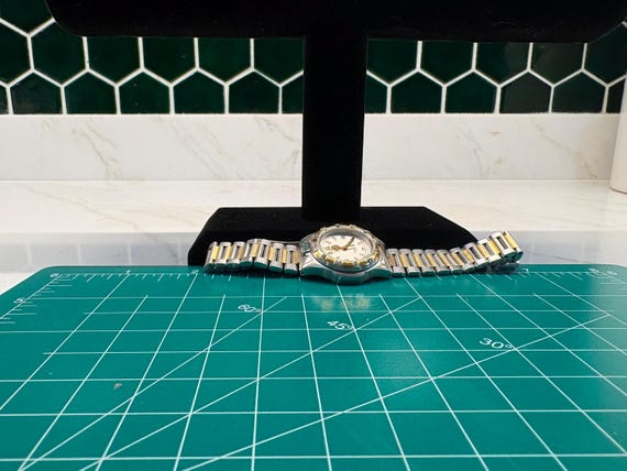 Vintage Ladies TAG Heuer 4000 Series Professional Wristwatch View 3
