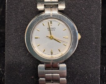 Vintage Ladies Seiko 1N01 0A40 Quartz Dress Watch