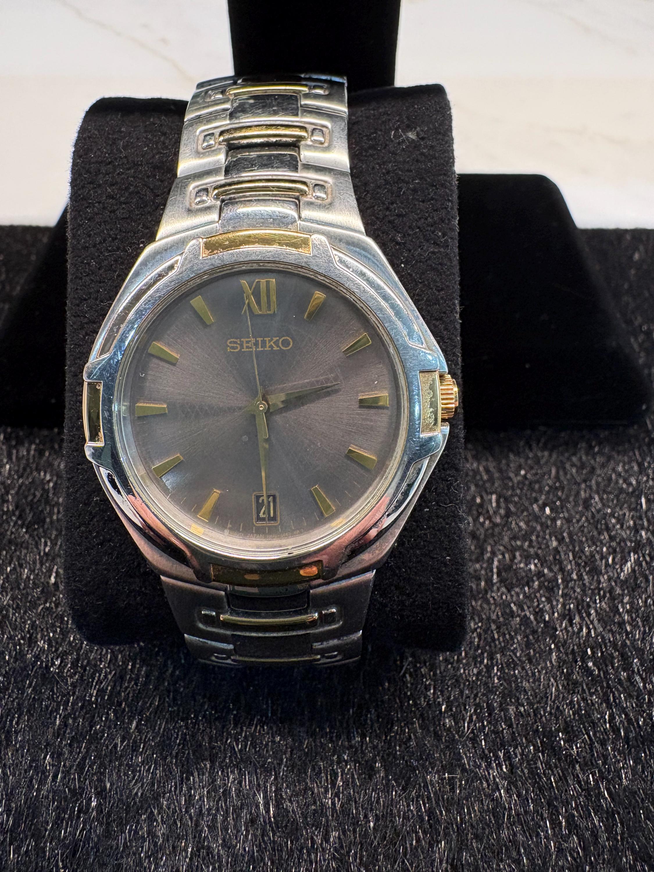 Men's Seiko Two-tone Watch With Charcoal Gray Patterned Dial 7N42