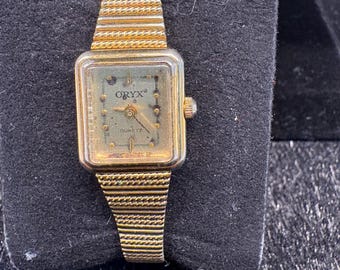 Vintage rechthoekig oryx quartz dameshorloge in tankstijl