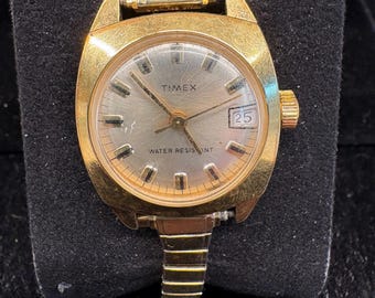 1970's Vintage Timex Ladies Mechanical Date Watch