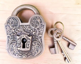 Vintage Brass Padlock with Skeleton Keys, 4.92” Large Victorian Engraved Working Lock, Antique Style Halloween Gift