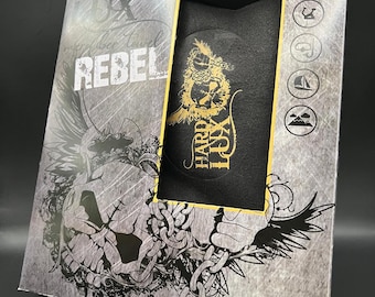 Innovative Sports and Adventure Towel With Integrated Zipper Pocket & Built-in Magnetic Loop 40*110cm