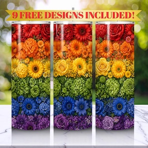Peut inclure: Un gobelet cylindrique orné d'un motif floral arc-en-ciel vibrant disposé en bandes horizontales de couleur, du rouge au violet. Le design comprend diverses fleurs et le texte 9 FREE DESIGNS INCLUDED! sur une bannière jaune en haut.