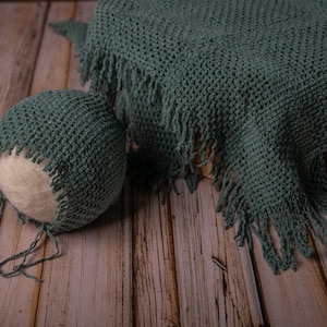 Bonnet and Textured Fringe Layer Newborn Photography Prop Photo Set Baby Photo Prop Basket Filler Layering Blanket