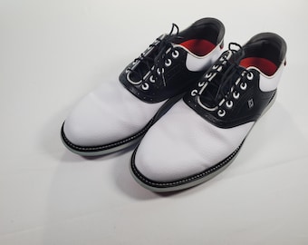 Zapatos de golf FootJoy Traditions para hombre, sin clavos, talla 10W, blanco/negro/gris, usados, buen estado.