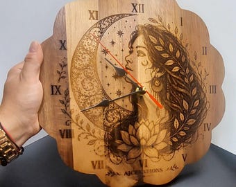Horloge Murale Déesse de la Lune | Déco Bohème en Bois d'Acacia