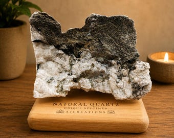 Schweizer Alpen Naturquarz | AJCREATIONS Gravierte Holz Basis, seltener Sammler Stein