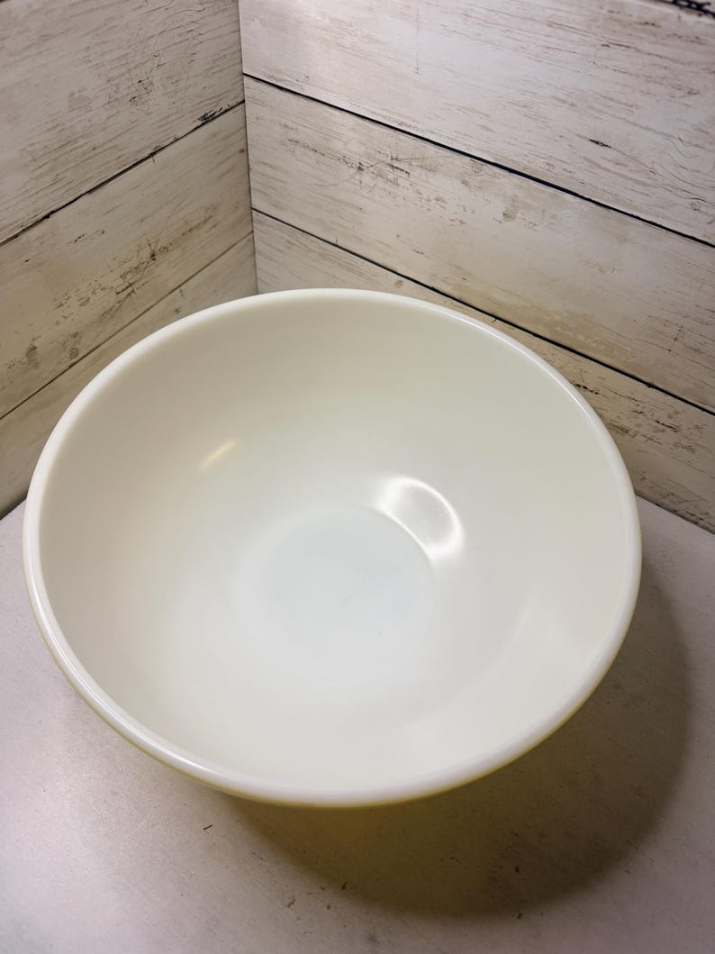 Vintage Pyrex 404 Mixing Bowl: Yellow Exterior, White Interior (4 Qt ...
