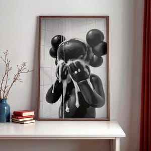 Kaws On The Shower Poster, Black Kaws Figure Print, Minimalist Hypebeast Bathroom Wall Art, Funny Kaws Decor bild 4