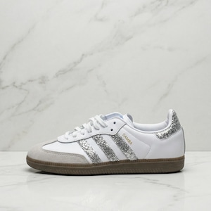 Baskets scintillantes Samba : Chaussures de soirée streetwear rétro en cuir blanches à rayures scintillantes argentées