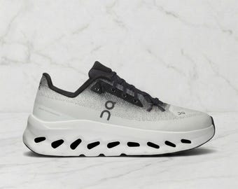 On Cloudtilt-sneakers: Advanced Performance Runners zwart ivoorwit Athleisure-stijl