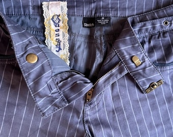 Spodnie vintage Guess Low Rise Pinstripe Stretch w kolorze łupkowo-niebieskim (rozmiar 26)