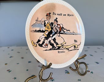 Piatto Newell Pottery Co. Norman Rockwell n. 9435D “Die Walk am Rhein” 7”. Diametro