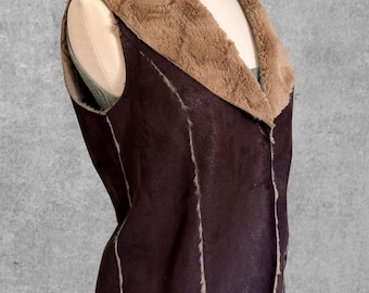 Chaleco de piel sintética color oliva y roble de Anthropologie / Prenda de superposición de ante marrón